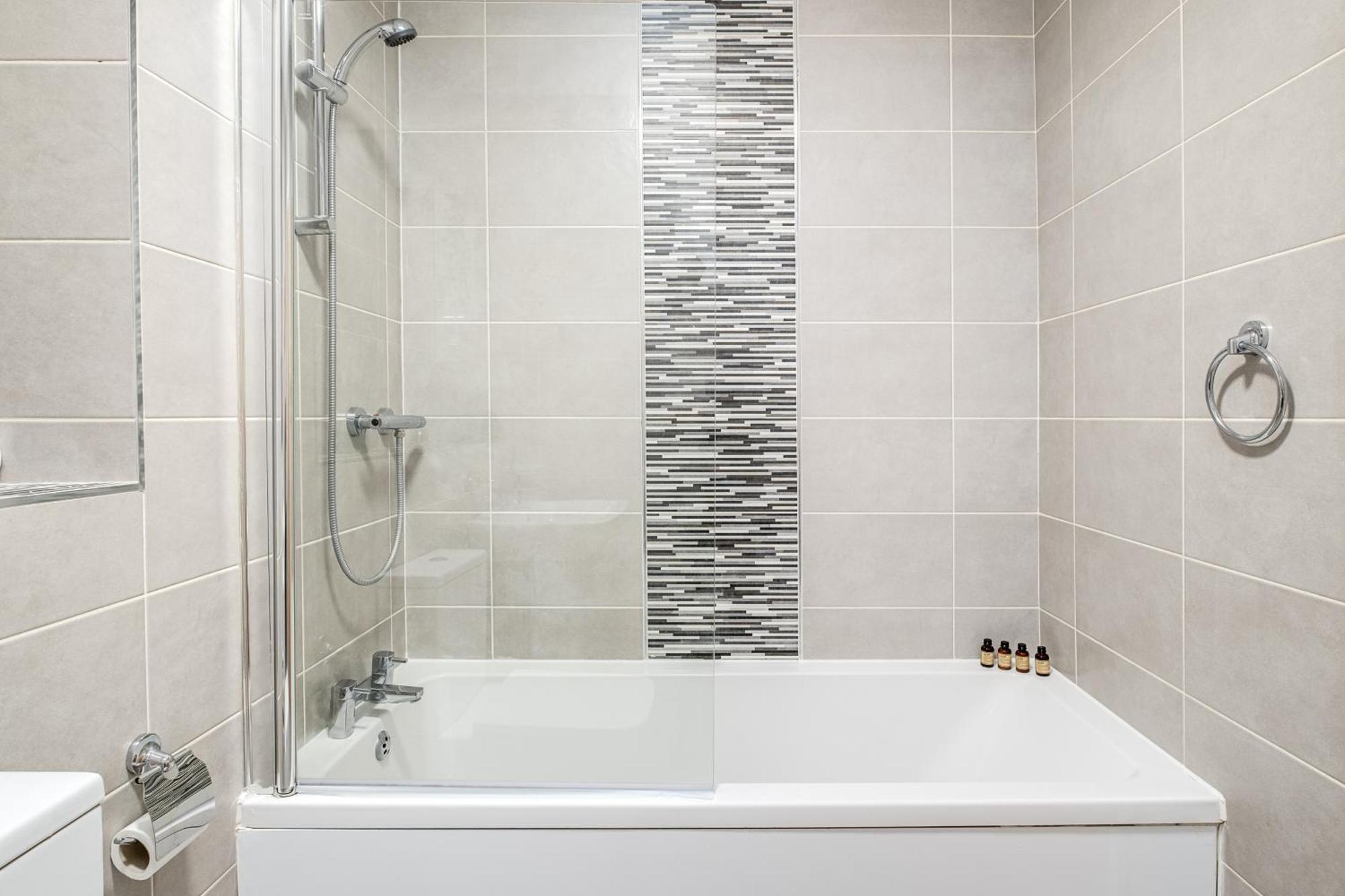 Pluxa Blue Sapphire Luxury Stay Free Parking Free Wifi - Walk Everywhere, Travel, Biz, Leisure Birmingam Exterior foto